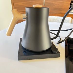 Fellow kettle matte black gooseneck spout